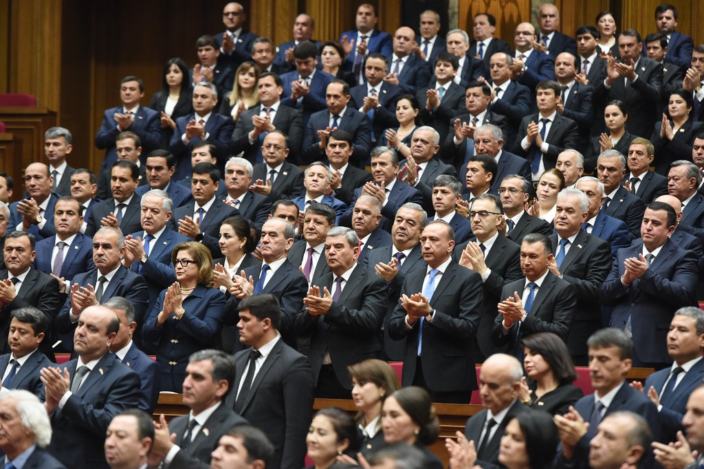 Зарплата в госучреждениях Таджикистана вырастет с 1 сентября 2026 года