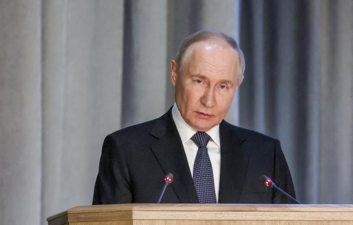 Восстанавливать справедливость при задержках в выплате зарплаты потребовал Владимир Путин