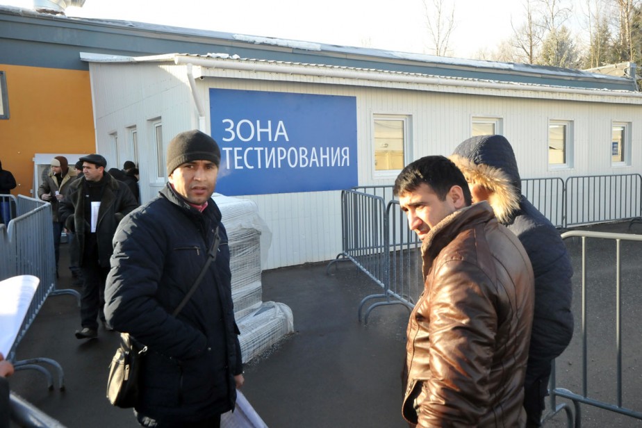 Налог для трудовых мигрантов предлагают ввести в России