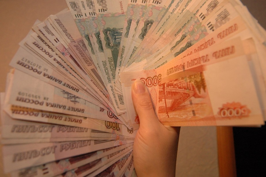 Рост медианной зарплаты зафиксирован в России