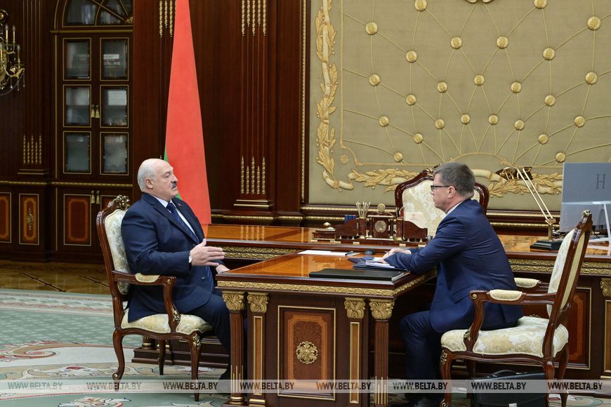 Развитие социального партнерства обсудили президент Беларуси Александр Лукашенко и председатель национального профобъединения Юрий Сенько