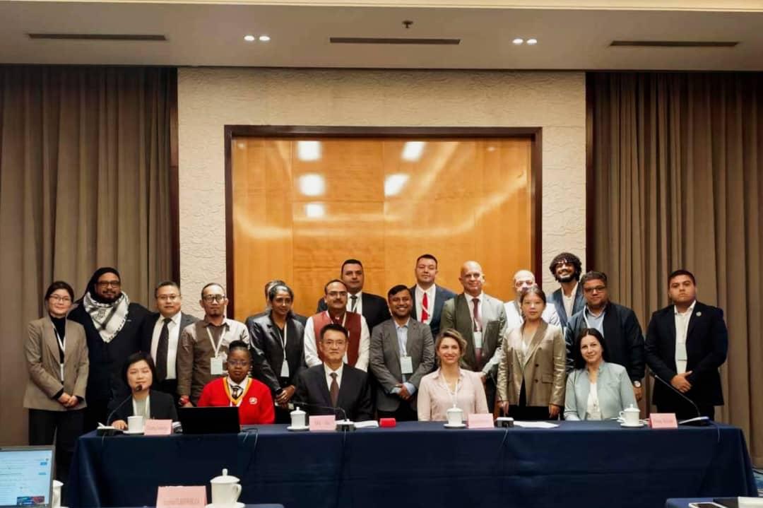 Заголовок "Устойчивое развитие и роль профсоюзов обсудили молодые профлидеры стран БРИКС на семинаре в Китае"