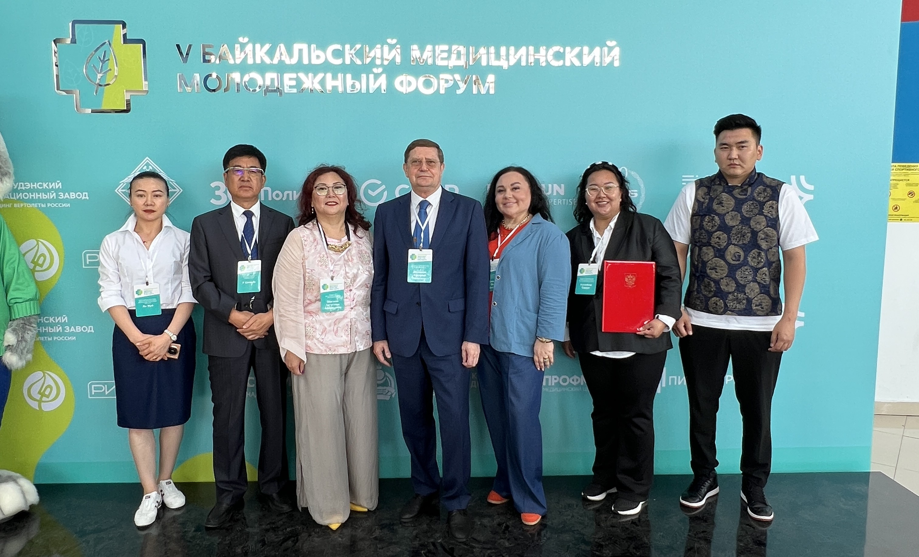 Повысить зарплату медиков и увеличить финансирование здравоохранения призвали в Международной конфедерации профсоюзов работников здравоохранения
