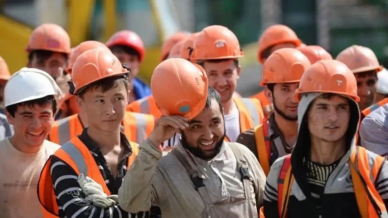 В Кыргызстане поддержат вернувшихся мигрантов