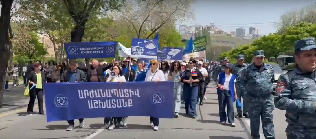 «Достойная работа»: профсоюзы Армении провели первомайское шествие