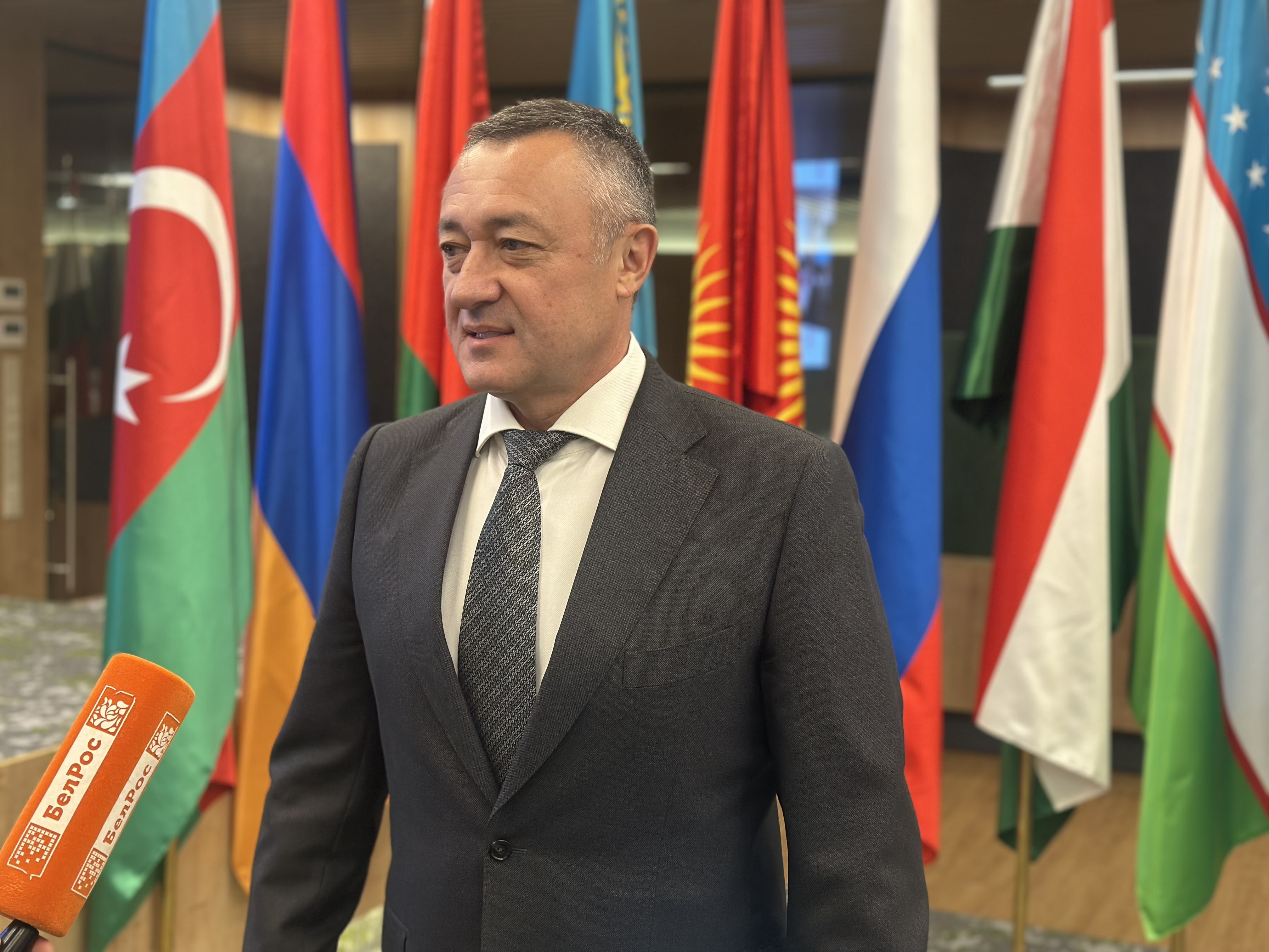 Виктор Пинский: профсоюзы стран СНГ предлагают задать более высокий стандарт минимальной зарплаты 