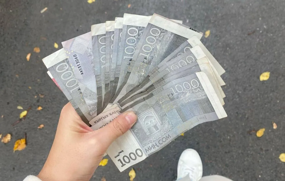 Среднемесячная зарплата в Кыргызстане выросла на 25%