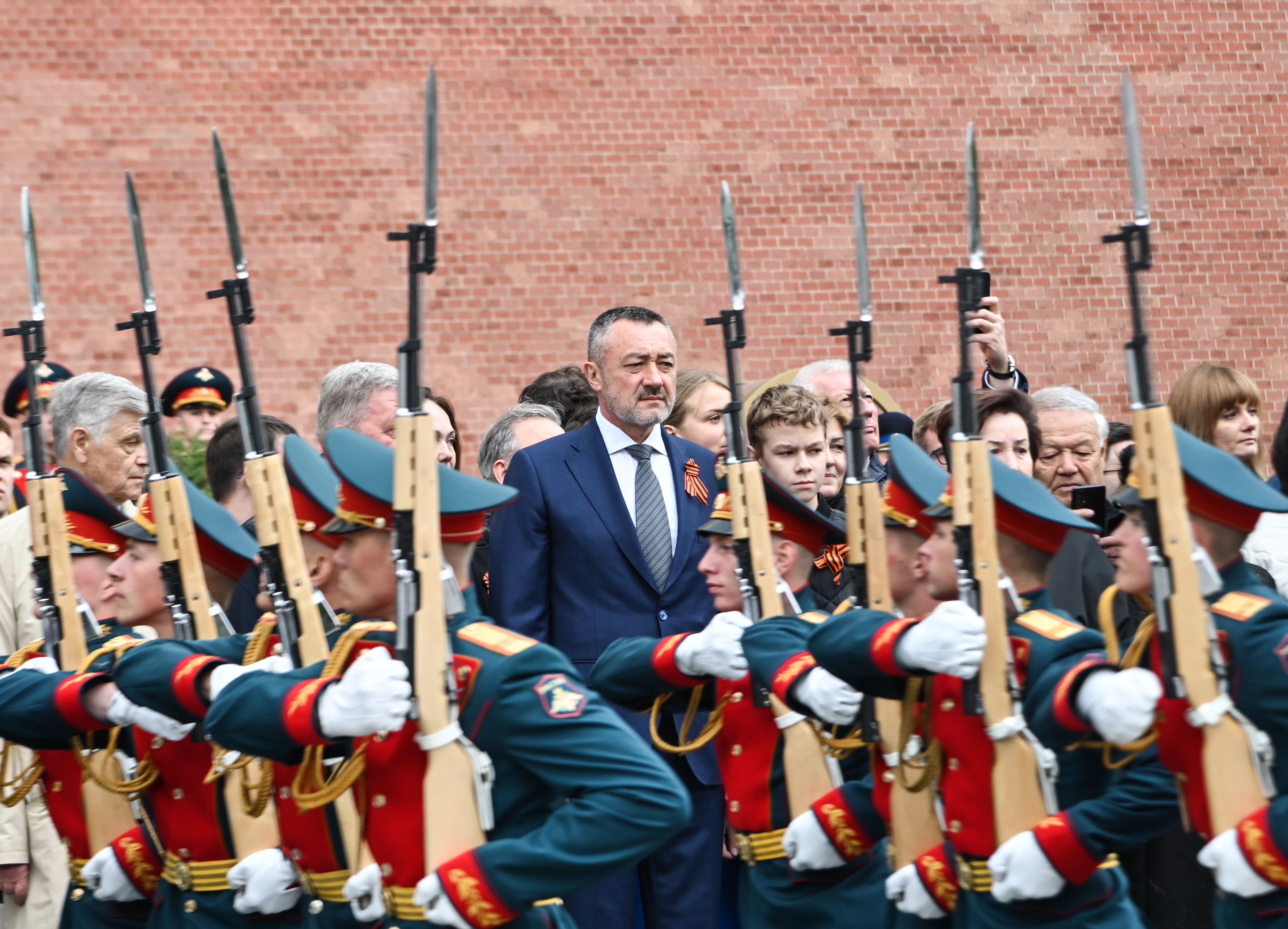 Виктор Пинский возглавил делегацию ВКП на церемонии возложения цветов к Могиле Неизвестного Солдата в Москве