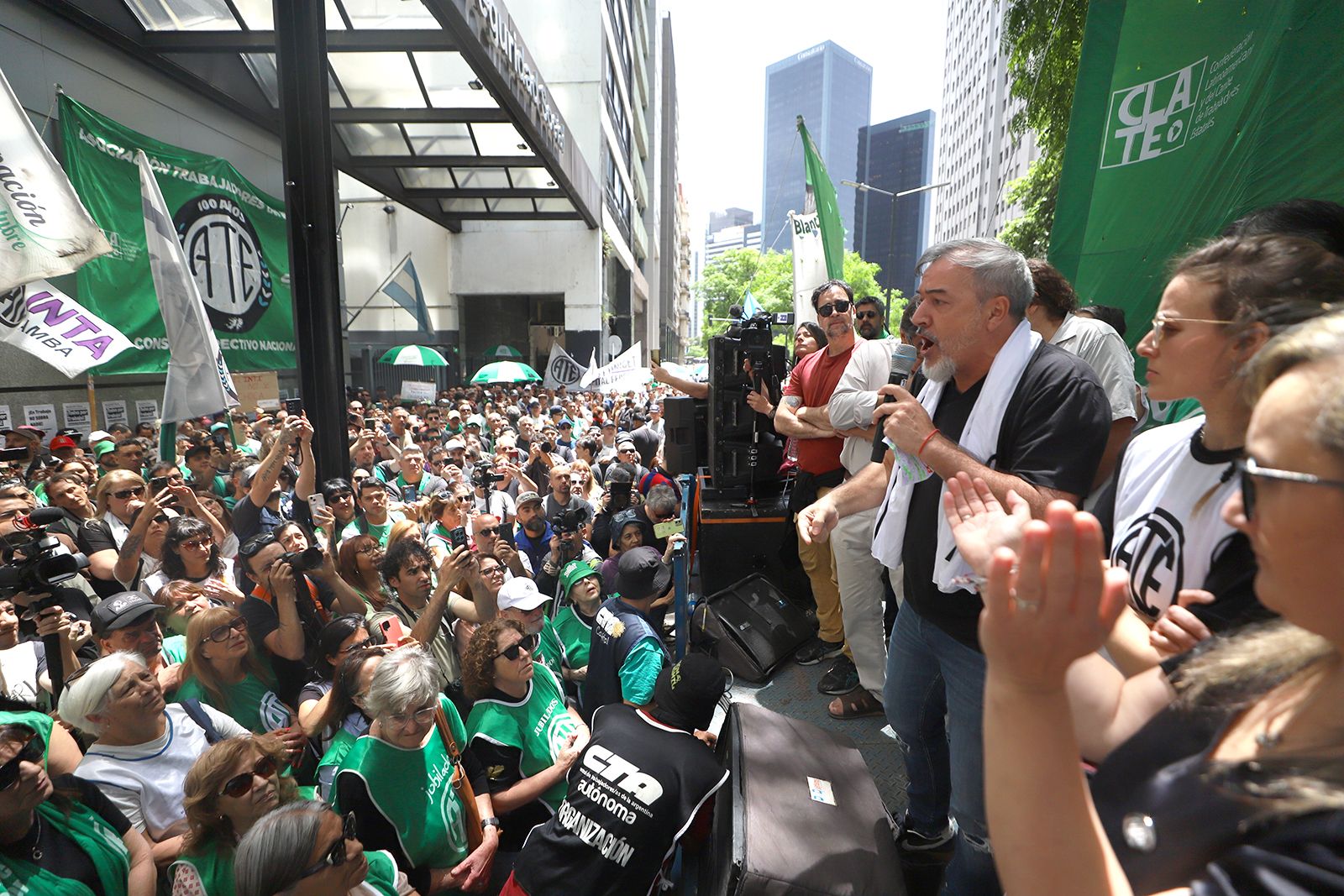 Госслужащие Аргентины провели масштабную забастовку против реформы правительства 