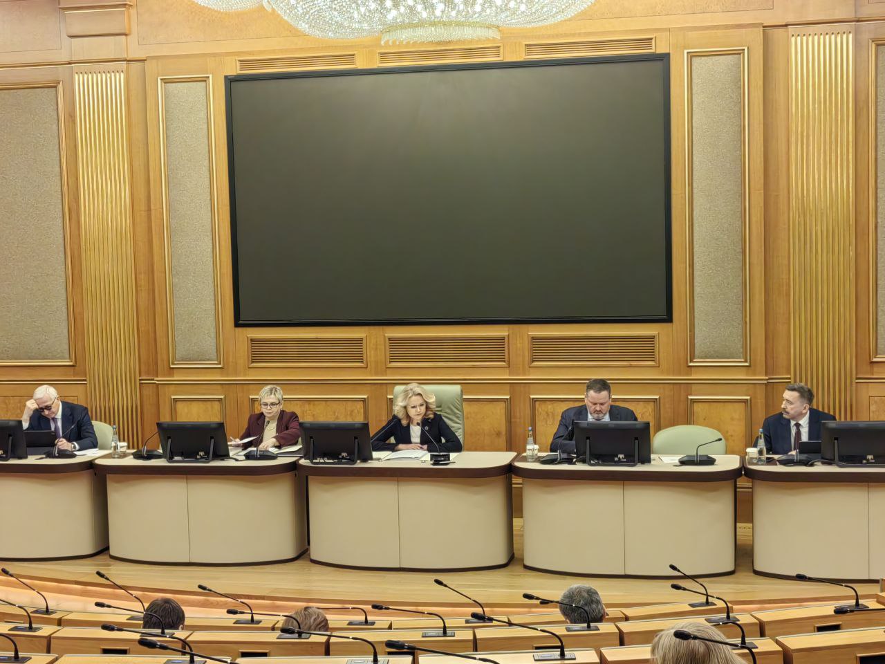 На заседании Российской трёхсторонней комиссии согласованы Единые рекомендации по оплате труда бюджетников на 2026 год