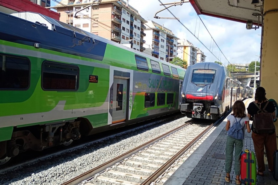 Против ухудшения условий труда бастуют итальянские железнодорожники