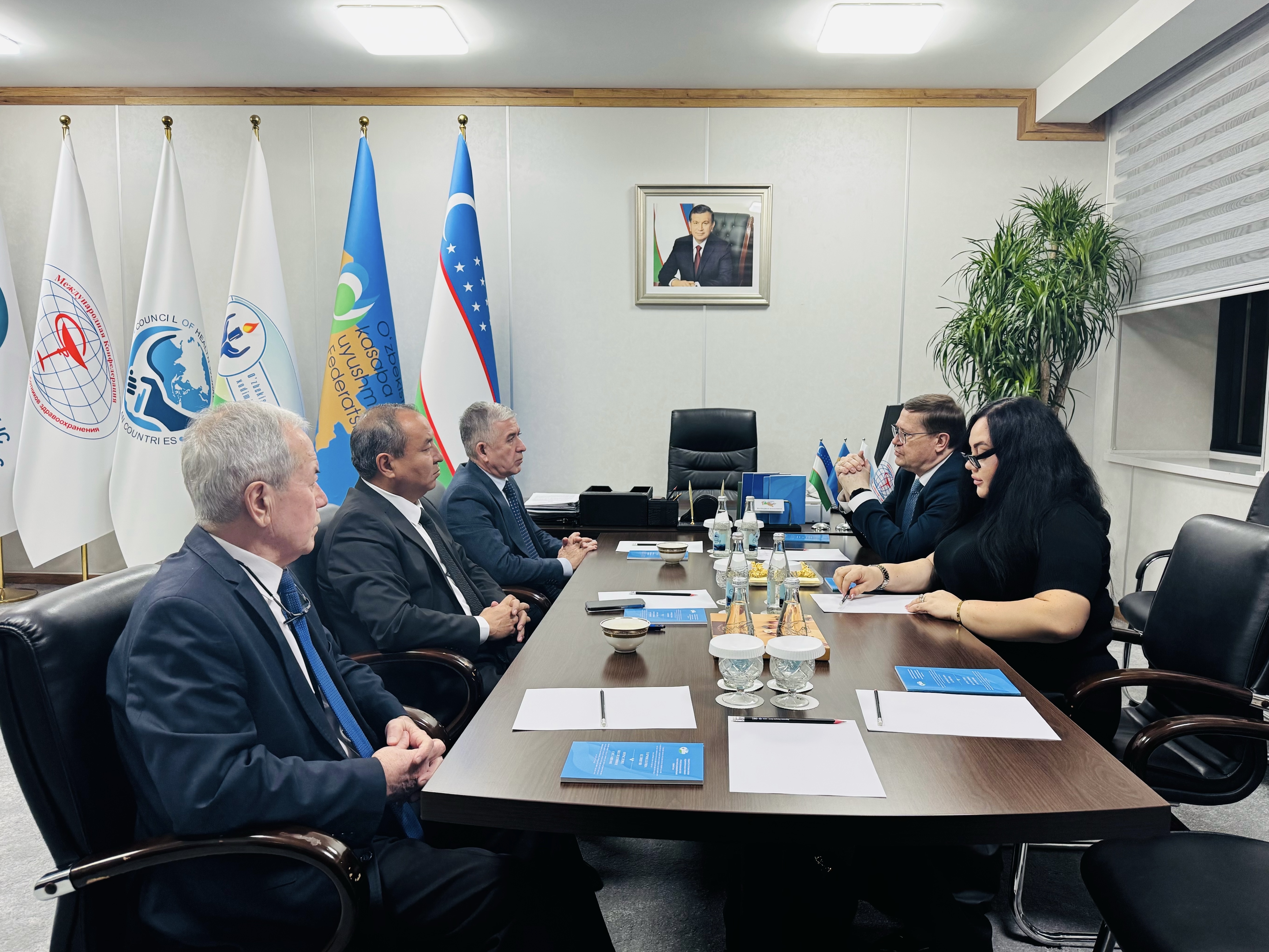 Механизмы поддержки медработников на международном и национальном уровнях обсудили в Узбекистане